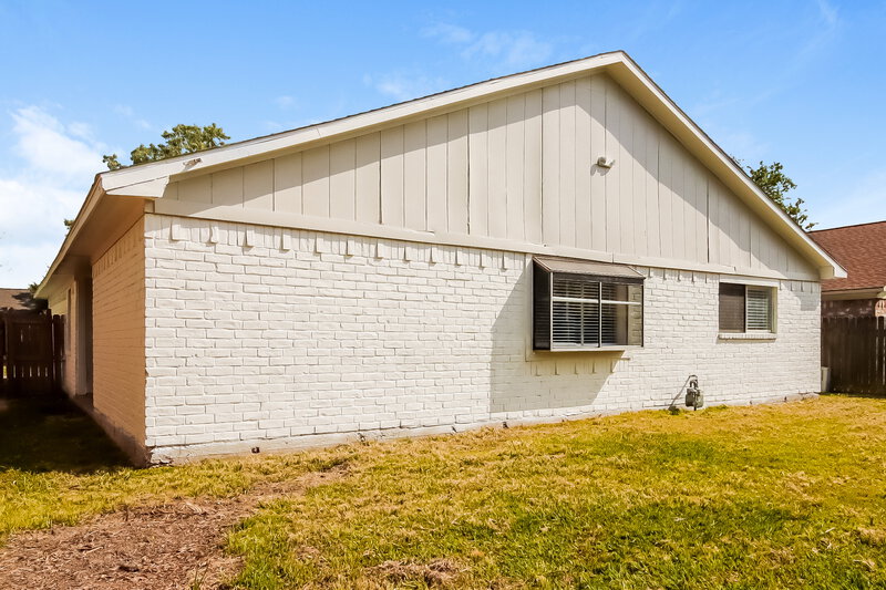 2,145/Mo, 5606 Dove Forest Ln Humble, TX 77346 Rear View