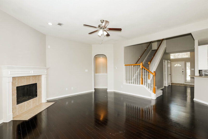 2,310/Mo, 1103 Redwood Meadow Ln Fresno, TX 77545 Living Room View 2