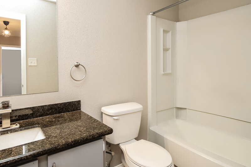 2,180/Mo, 1810 Foxlake Dr Houston, TX 77084 Bathroom View 2