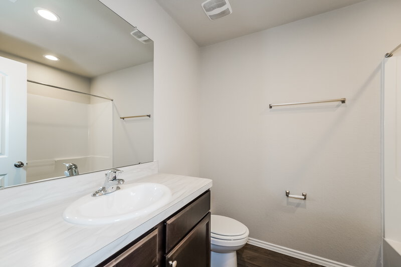 2,025/Mo, 21302 Brookwood Crescent Dr Katy, TX 77449 Bathroom View