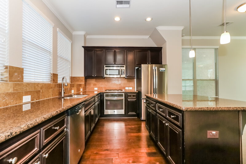 2,155/Mo, 9930 Spring Shadows Park Cir Houston, TX 77080 Kitchen View