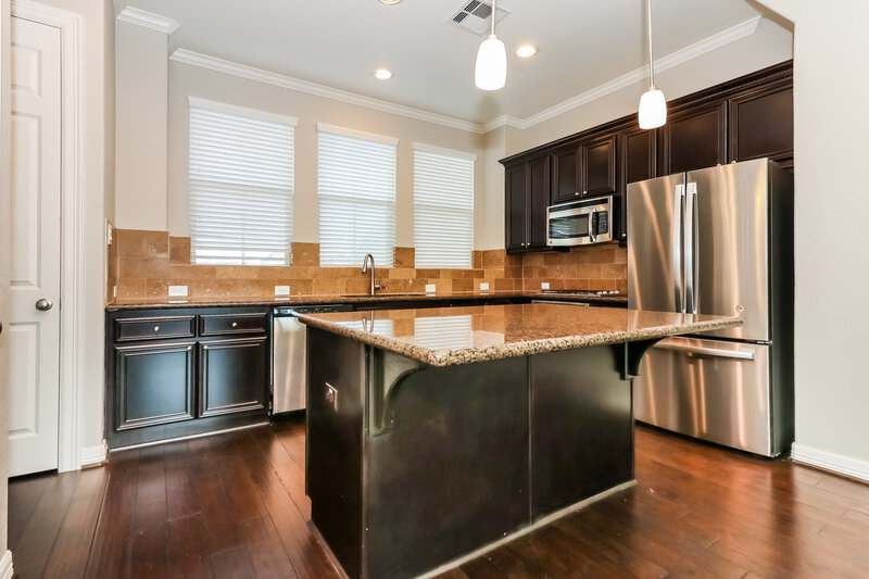 2,155/Mo, 9930 Spring Shadows Park Cir Houston, TX 77080 Kitchen View 2