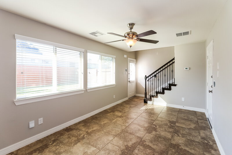 2,155/Mo, 9930 Spring Shadows Park Cir Houston, TX 77080 Family Room View