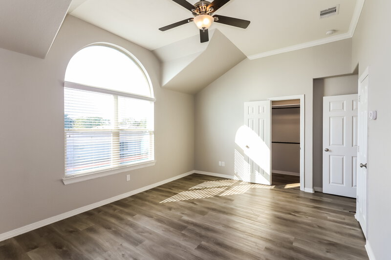 2,155/Mo, 9930 Spring Shadows Park Cir Houston, TX 77080 Main Bedroom View