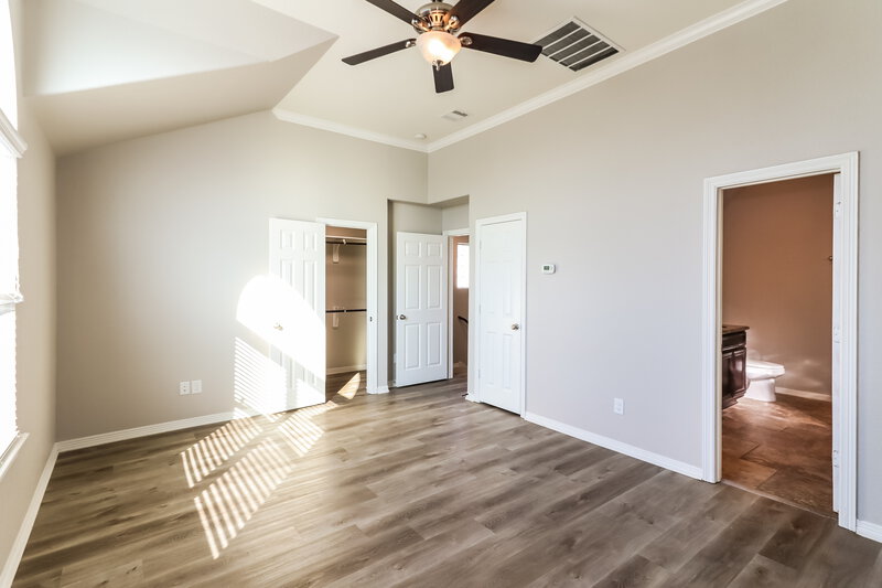 2,155/Mo, 9930 Spring Shadows Park Cir Houston, TX 77080 Main Bedroom View 2