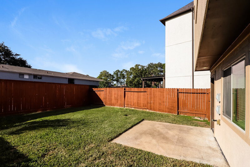 2,155/Mo, 9930 Spring Shadows Park Cir Houston, TX 77080 Backyard View