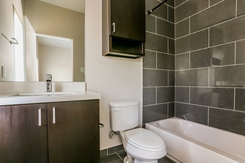 3,335/Mo, 4716 Jackson St Houston, TX 77004 Bathroom View