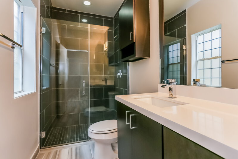 3,335/Mo, 4716 Jackson St Houston, TX 77004 Bathroom View 2