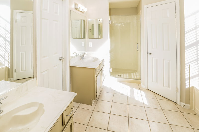 2,405/Mo, 120 Eagle Rock Ct Spring, TX 77381 Main Bathroom View