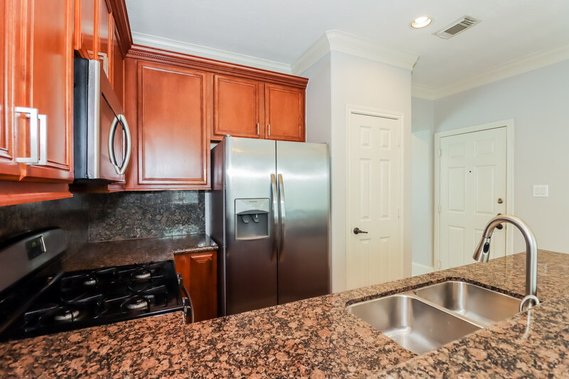 1,810/Mo, 1761 Aden Dr Houston, TX 77003 Kitchen View 2