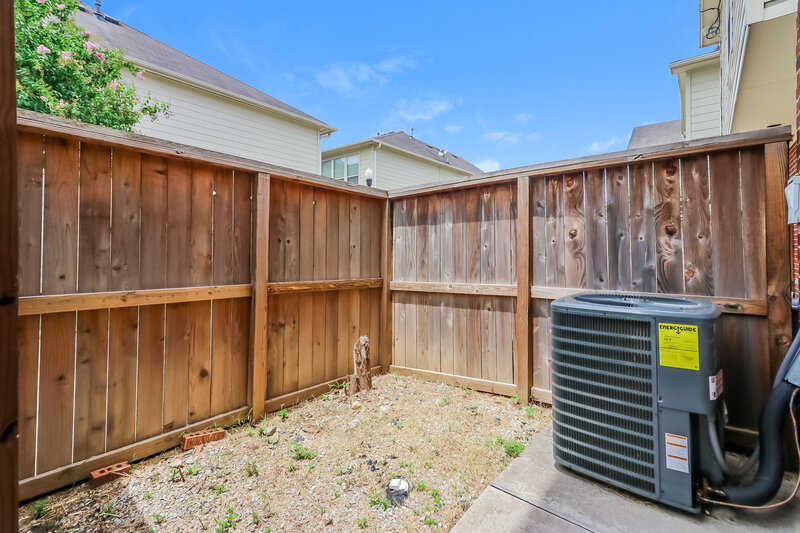 1,810/Mo, 1761 Aden Dr Houston, TX 77003 Rear View