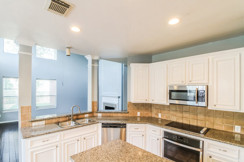 3,005/Mo, 2804 Creek Bend Dr Friendswood, TX 77546 Kitchen View
