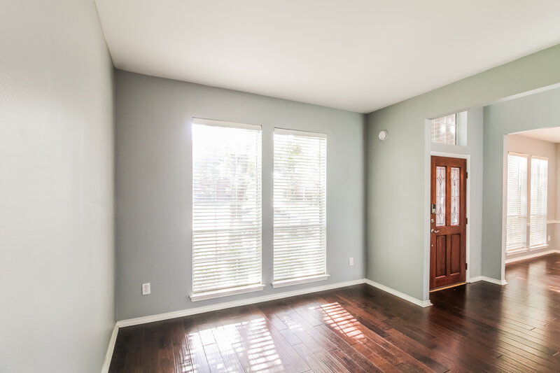 3,005/Mo, 2804 Creek Bend Dr Friendswood, TX 77546 Sitting Room View