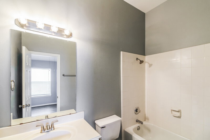 3,005/Mo, 2804 Creek Bend Dr Friendswood, TX 77546 Bathroom View