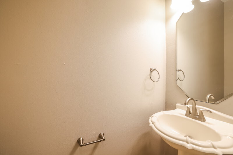 2,190/Mo, 15523 Hinsdale Springs Ln Houston, TX 77053 Bathroom View