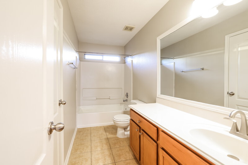 2,190/Mo, 15523 Hinsdale Springs Ln Houston, TX 77053 Bathroom View 3