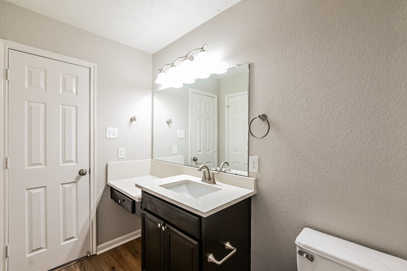 1,950/Mo, 16030 Arapaho Bend Ln Cypress, TX 77429 Main Bathroom View