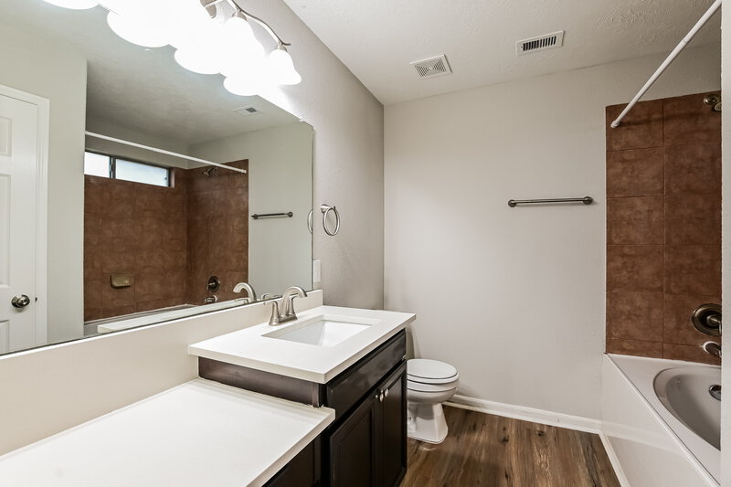 1,950/Mo, 16030 Arapaho Bend Ln Cypress, TX 77429 Main Bathroom View 2