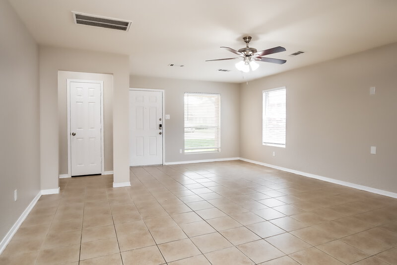2,095/Mo, 1826 Live Oak Hill St Houston, TX 77067 Living Room View 3