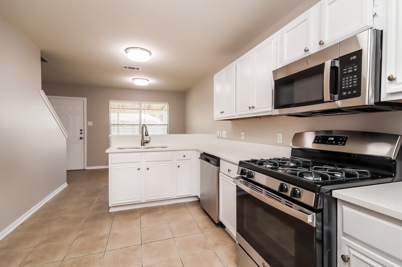 2,095/Mo, 1826 Live Oak Hill St Houston, TX 77067 Kitchen View 2