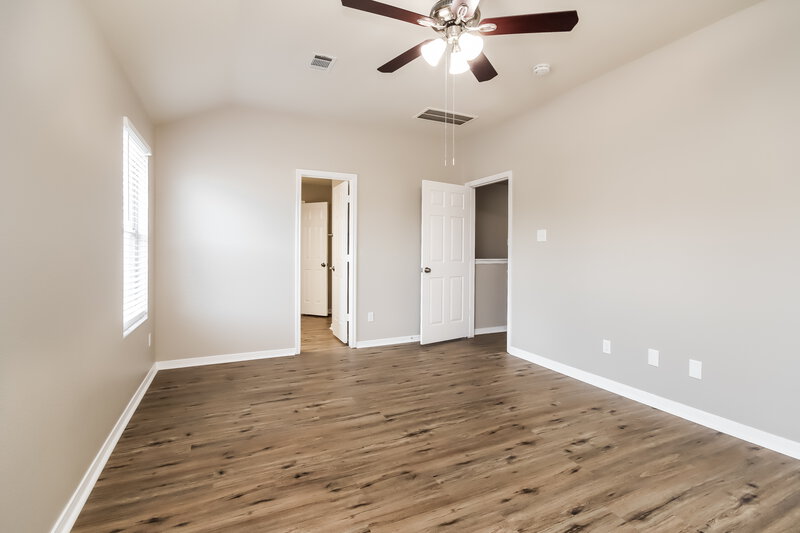 2,095/Mo, 1826 Live Oak Hill St Houston, TX 77067 Main Bedroom View 2
