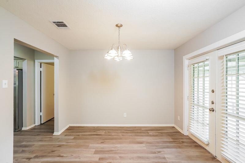 2,135/Mo, 332 Coventry Ln Alvin, TX 77511 Dining Room View