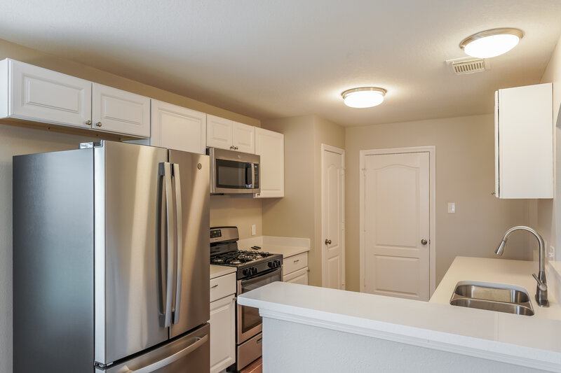 1,895/Mo, 5103 Santrey Dr Houston, TX 77084 Kitchen View