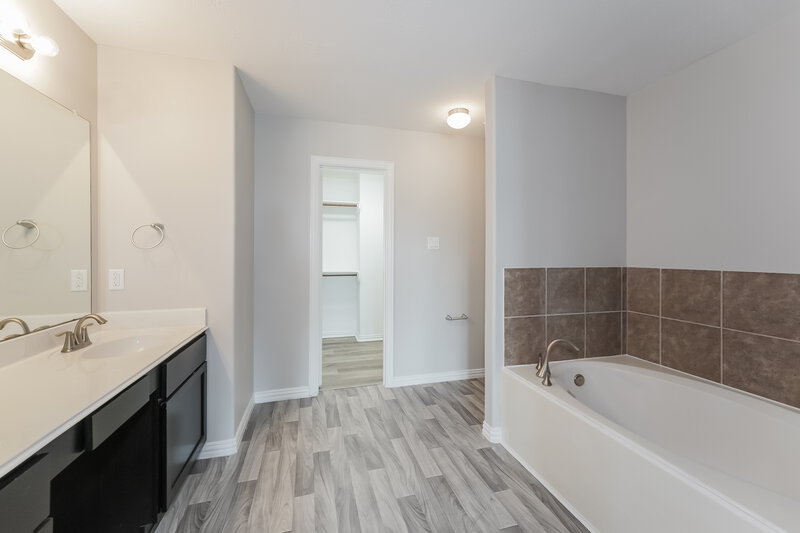 2,615/Mo, 8406 Parapet Pl Rosharon, TX 77583 Main Bathroom View