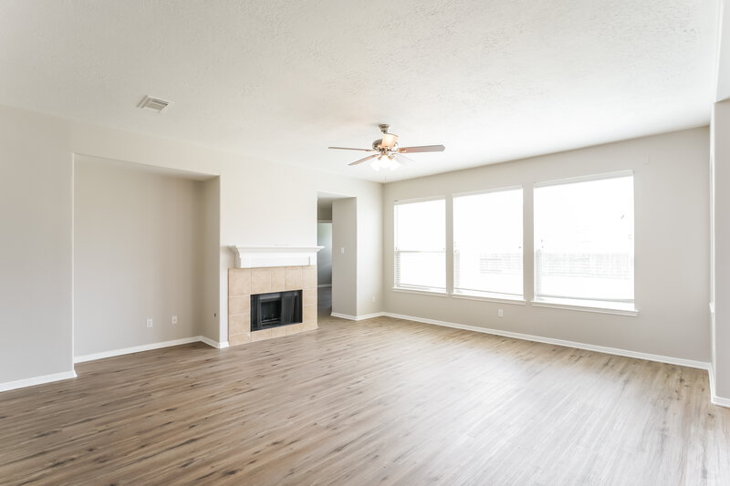 3,200/Mo, 2712 Sienna Springs Dr Pearland, TX 77584 Living Room View 3
