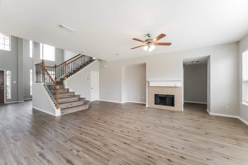 3,200/Mo, 2712 Sienna Springs Dr Pearland, TX 77584 Living Room View 4