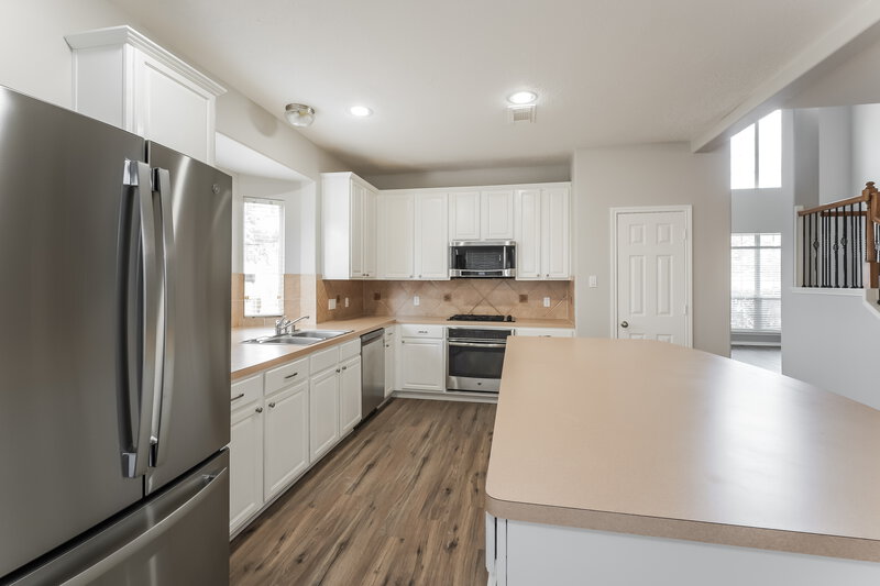 3,200/Mo, 2712 Sienna Springs Dr Pearland, TX 77584 Kitchen View 2