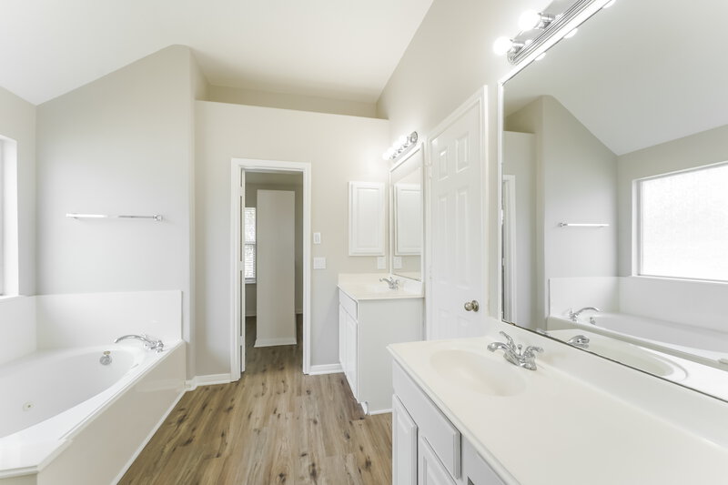 3,200/Mo, 2712 Sienna Springs Dr Pearland, TX 77584 Main Bathroom View