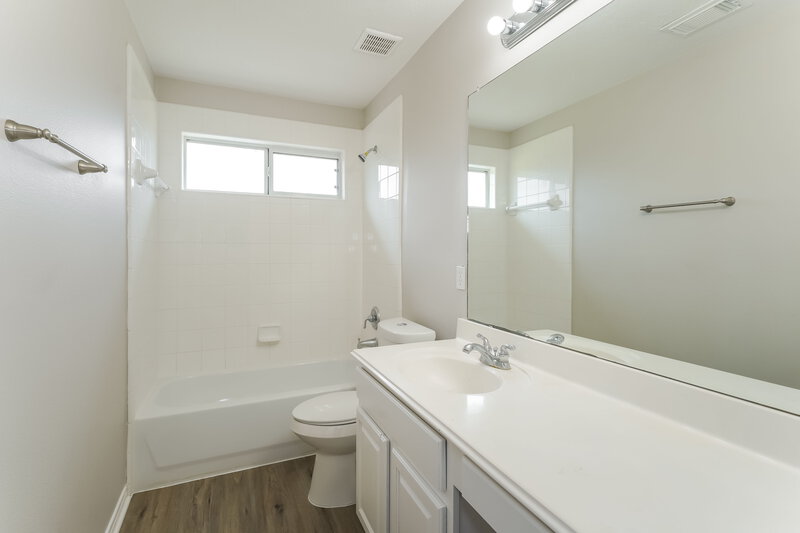 3,200/Mo, 2712 Sienna Springs Dr Pearland, TX 77584 Bathroom View