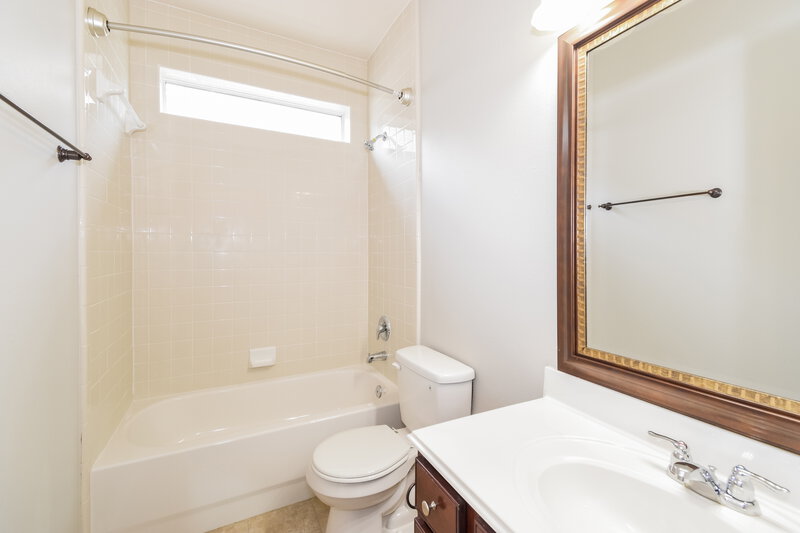 2,955/Mo, 815 Harvard Pointe Dr League City, TX 77573 Bathroom View 2