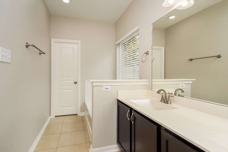 2,470/Mo, 20810 Derbyshire Meadows Ln Humble, TX 77338 Main Bathroom View