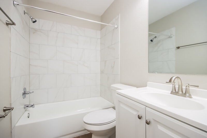 2,050/Mo, 23227 Dew Wood Ln Spring, TX 77373 Main Bathroom View
