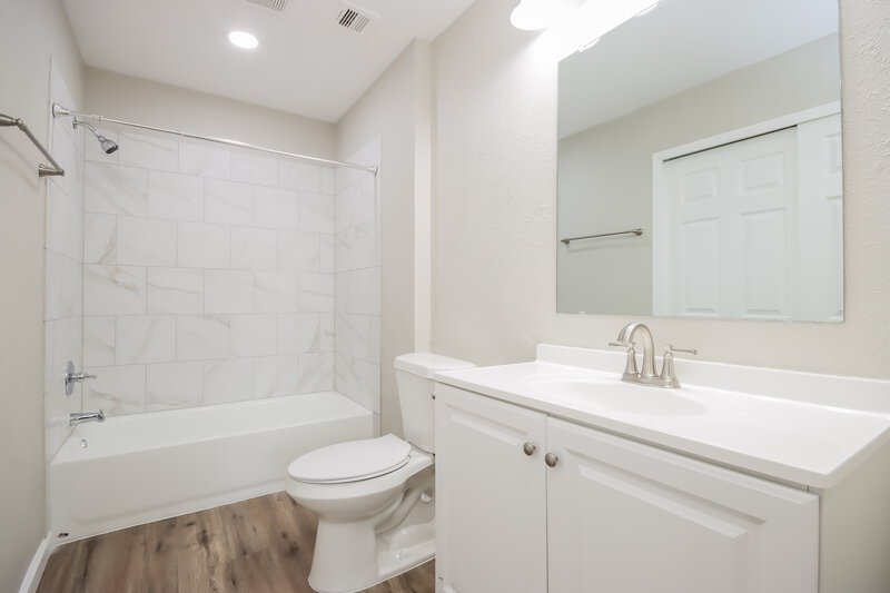 2,050/Mo, 23227 Dew Wood Ln Spring, TX 77373 Bathroom View