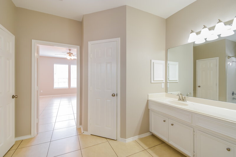 3,280/Mo, 26906 Armor Oaks Dr Kingwood, TX 77339 Main Bathroom View