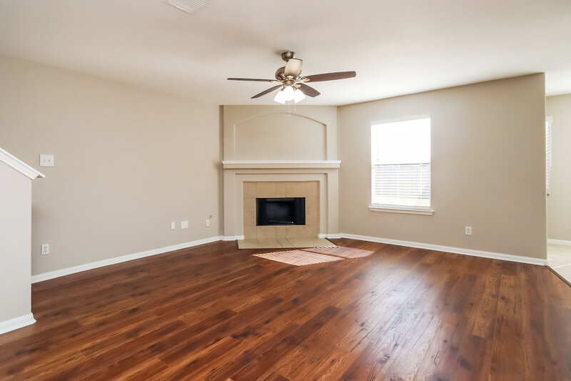1,995/Mo, 11806 Remington Run Ln Houston, TX 77066 Living Room View