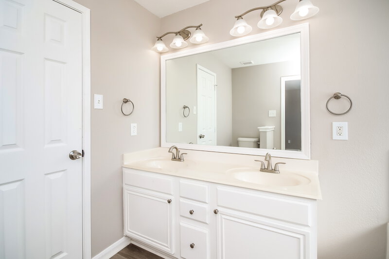 1,995/Mo, 11806 Remington Run Ln Houston, TX 77066 Main Bathroom View