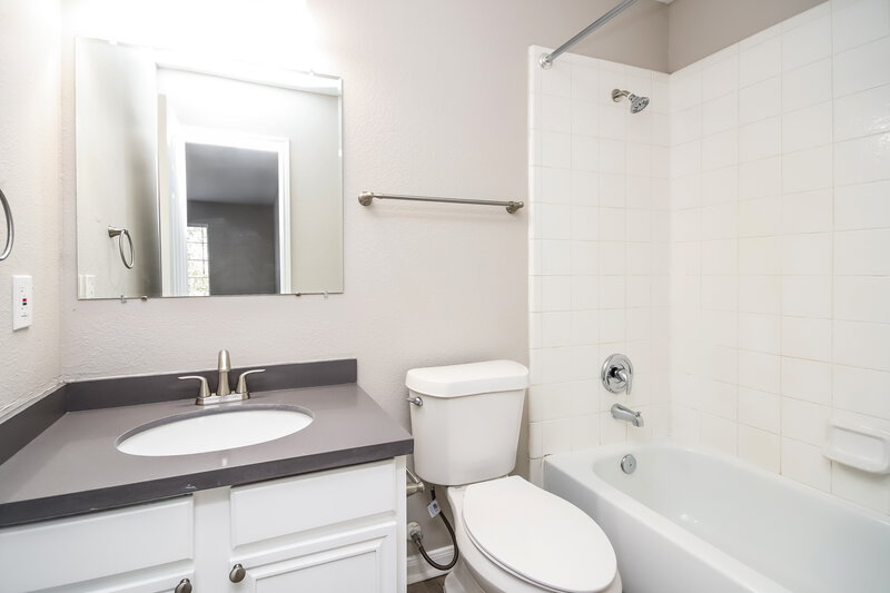 1,995/Mo, 11806 Remington Run Ln Houston, TX 77066 Bathroom View