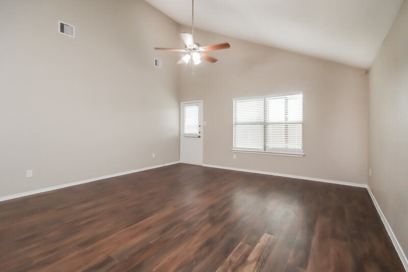 2,420/Mo, 2122 Harvey Brown School Dr Houston, TX 77049 Living Room View 2