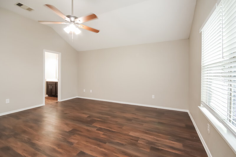 2,420/Mo, 2122 Harvey Brown School Dr Houston, TX 77049 Main Bedroom View