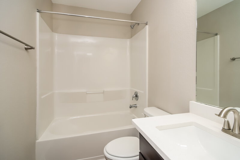 2,420/Mo, 2122 Harvey Brown School Dr Houston, TX 77049 Bathroom View