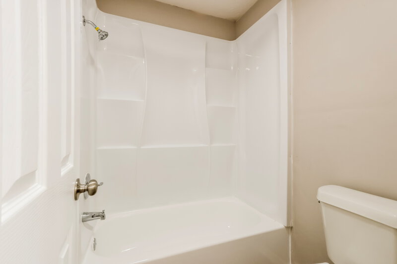 1,775/Mo, 7411 Skylight Ln Houston, TX 77095 Bathroom View