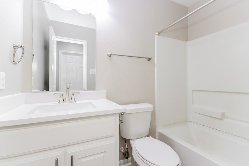 1,715/Mo, 28926 Trinity River Dr Spring, TX 77386 Main Bathroom View
