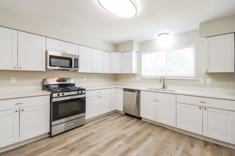 2,025/Mo, 18806 Oak Bower Dr Humble, TX 77346 Kitchen View 2