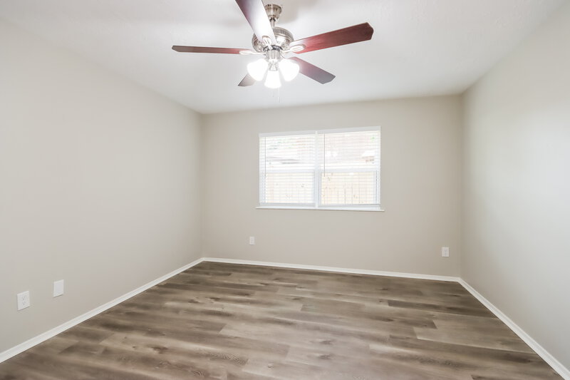 2,025/Mo, 18806 Oak Bower Dr Humble, TX 77346 Main Bedroom View