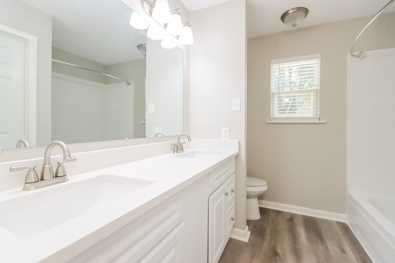 2,025/Mo, 18806 Oak Bower Dr Humble, TX 77346 Main Bathroom View