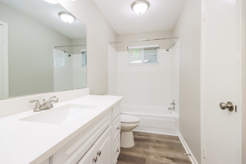 2,025/Mo, 18806 Oak Bower Dr Humble, TX 77346 Bathroom View
